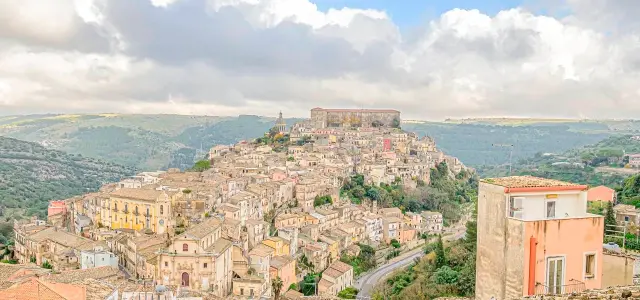 Veduta di Ragusa Ibla da via Mazzini